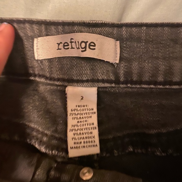 Refuge shorts - Picture 2 of 3